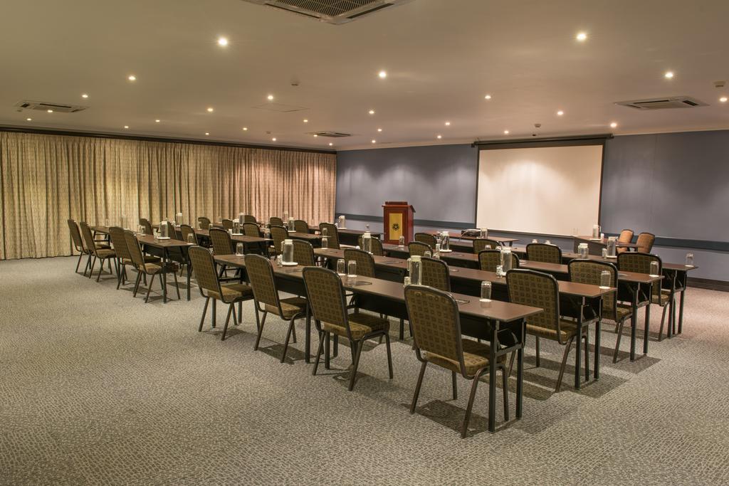 Peermont Mondior Hotel Gaborone Exterior foto